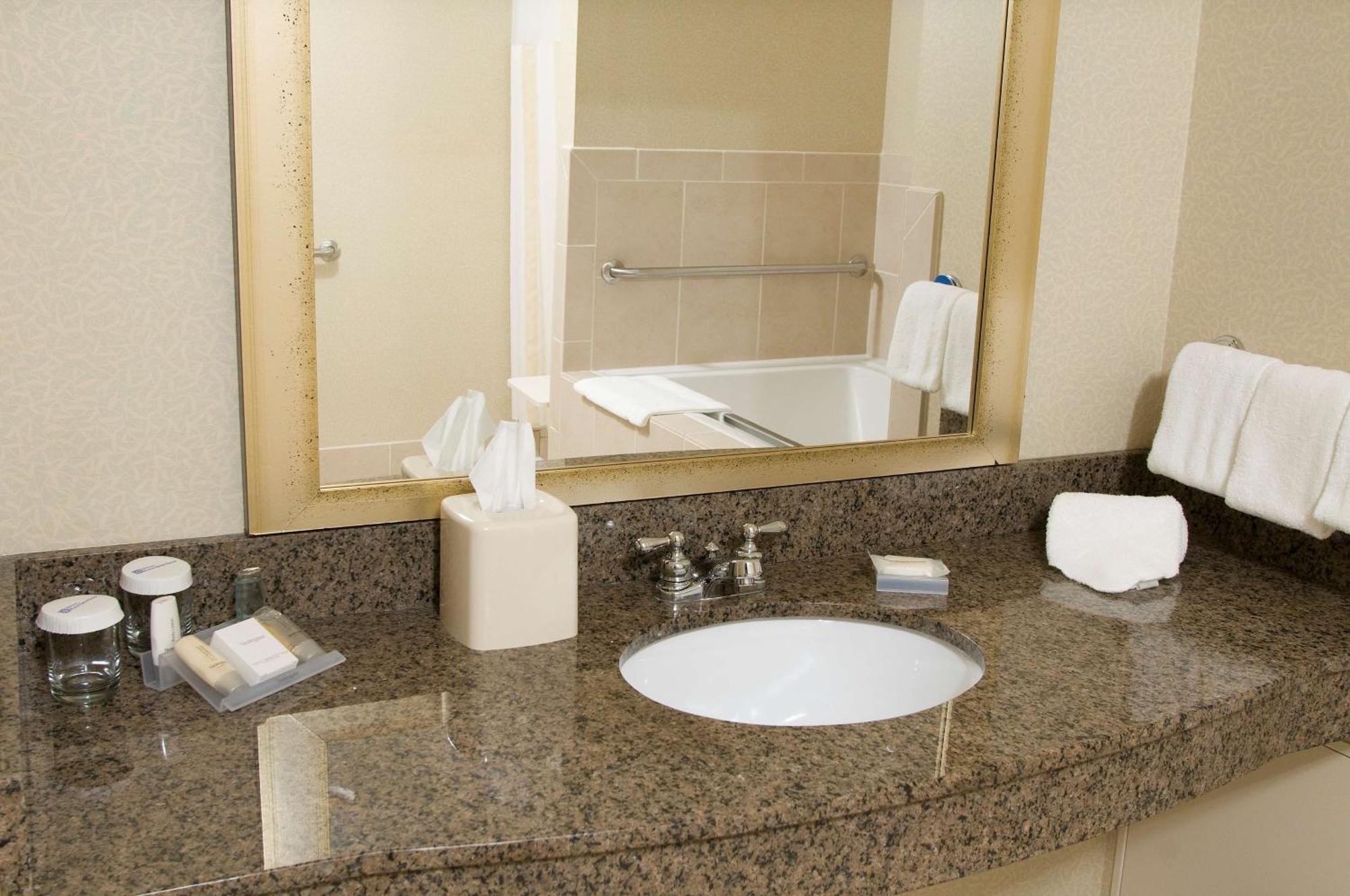 Hilton Garden Inn Mount Holly/Westampton מראה חיצוני תמונה